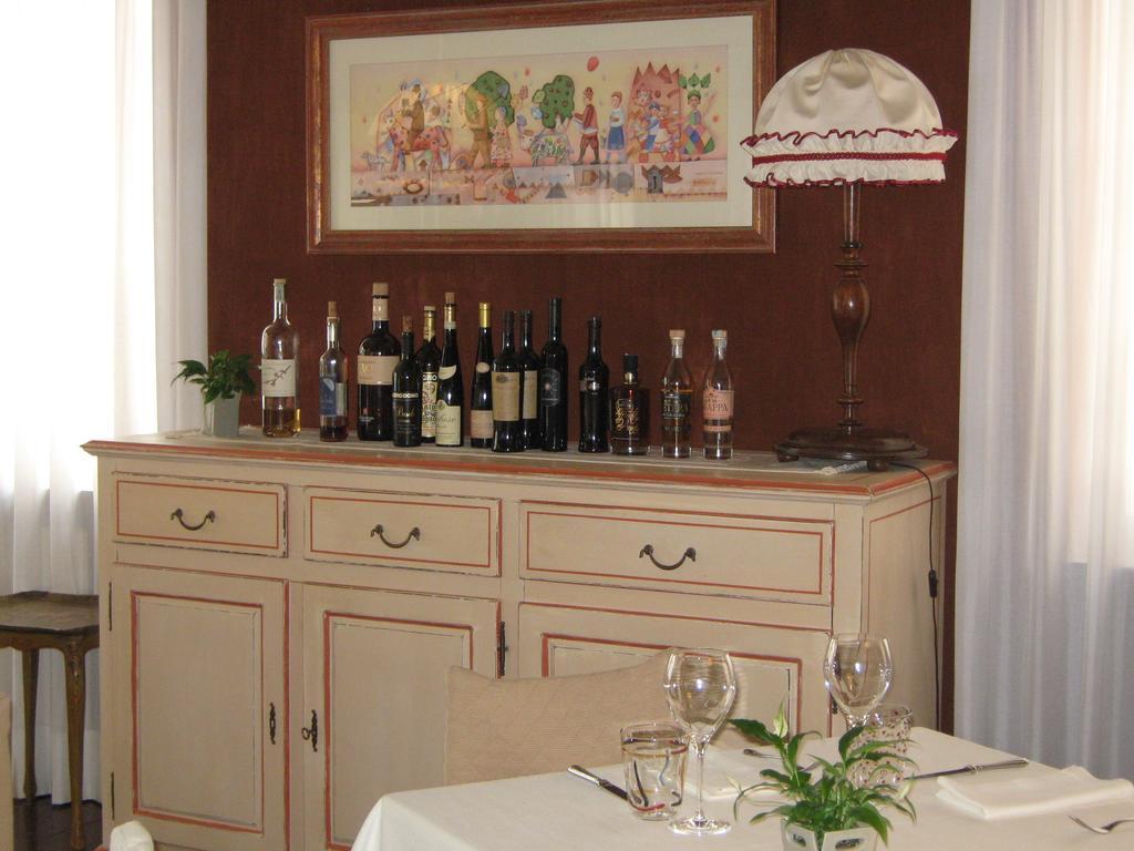B&B Ristorante Del Monte Colleretto Giacosa Buitenkant foto