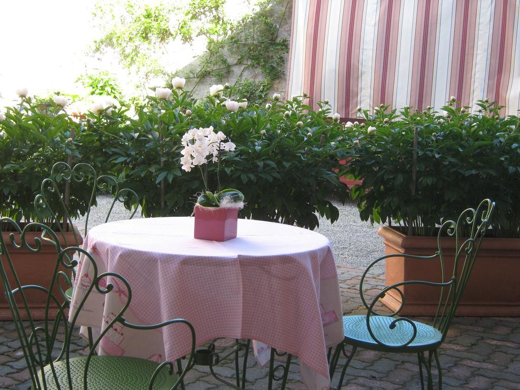 B&B Ristorante Del Monte Colleretto Giacosa Buitenkant foto